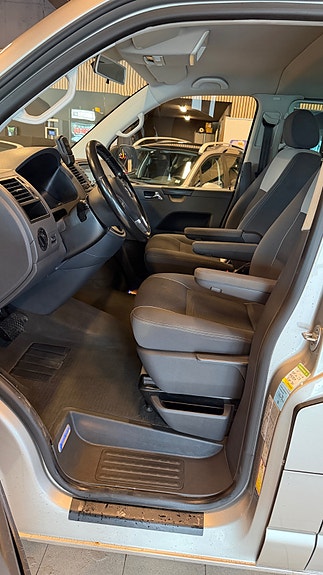 Volkswagen Multivan 5 of 25