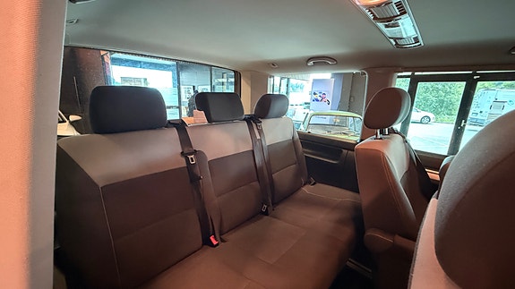 Volkswagen Multivan 16 of 25