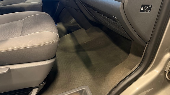 Volkswagen Multivan 13 of 25