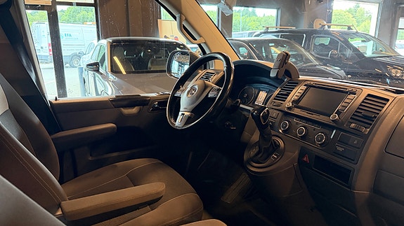 Volkswagen Multivan 19 of 25