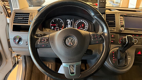 Volkswagen Multivan 12 of 25