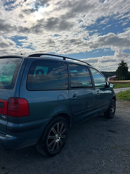 Volkswagen Sharan 9 of 16