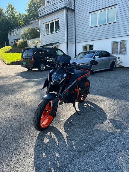KTM 390 Duke 3 of 5