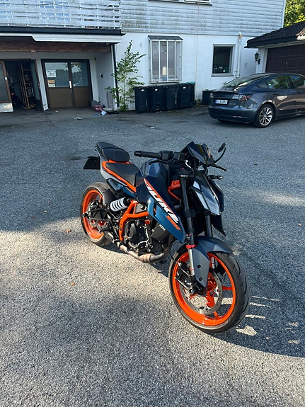KTM 390 Duke 2 of 5