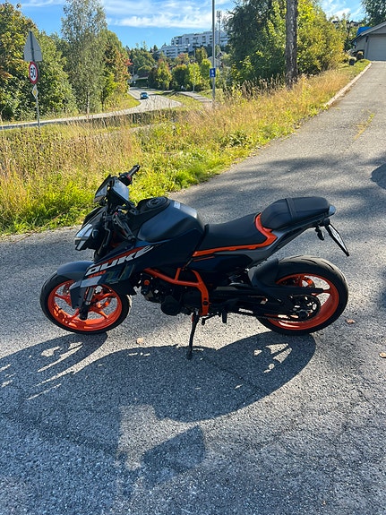 KTM 390 Duke 4 of 5