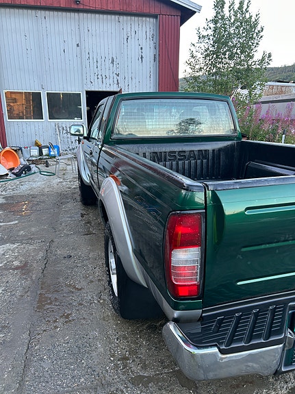 Nissan King Cab 9 of 12