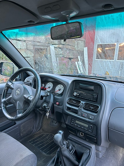 Nissan King Cab 5 of 12