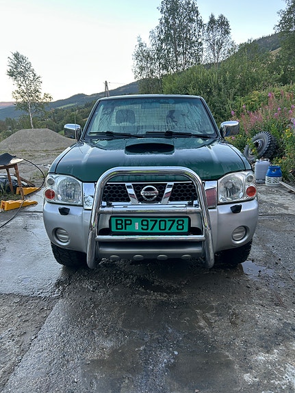 Nissan King Cab 2 of 12