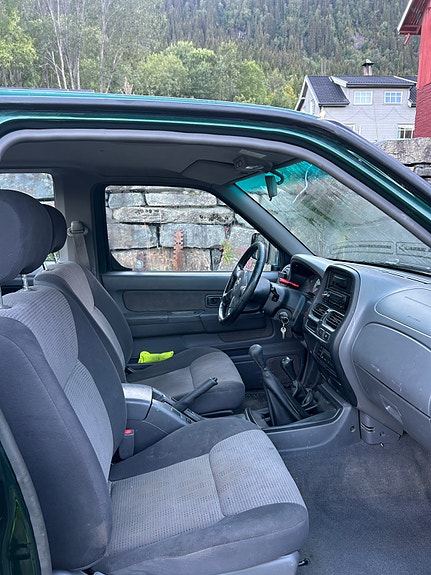 Nissan King Cab 12 of 12