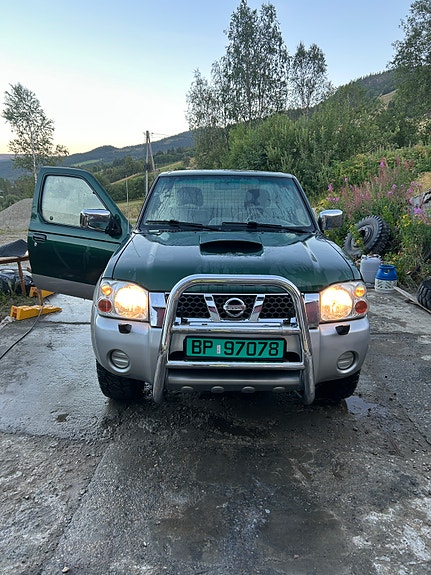 Nissan King Cab 6 of 12