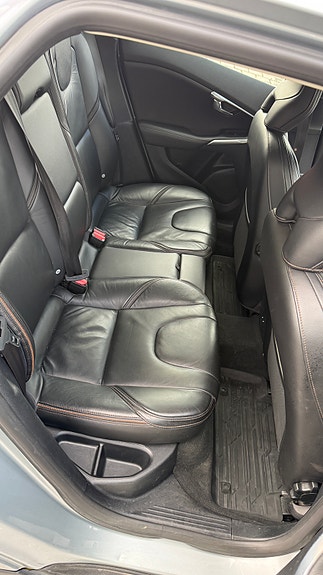 Volvo V40 Cross Country 9 of 13