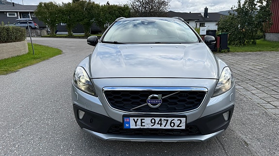 Volvo V40 Cross Country 3 of 13