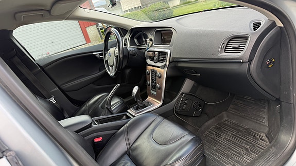 Volvo V40 Cross Country 8 of 13