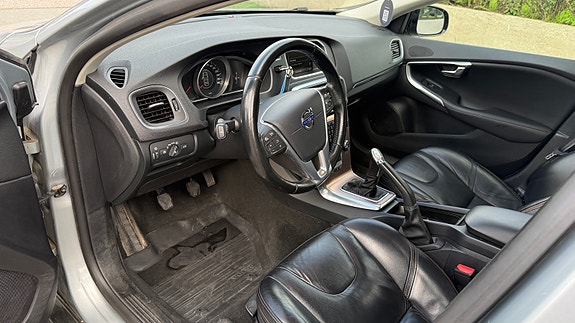 Volvo V40 Cross Country 7 of 13