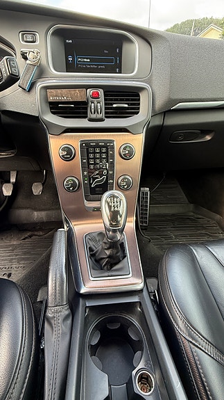 Volvo V40 Cross Country 12 of 13