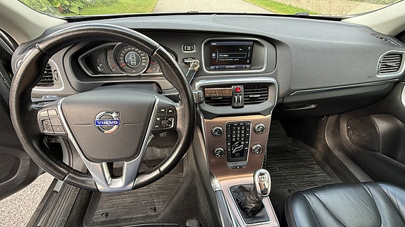 Volvo V40 Cross Country 11 of 13