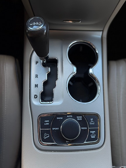 Jeep Grand Cherokee 11 of 13