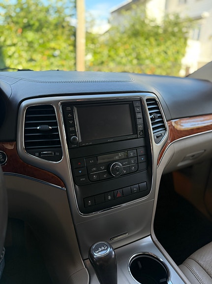 Jeep Grand Cherokee 10 of 13
