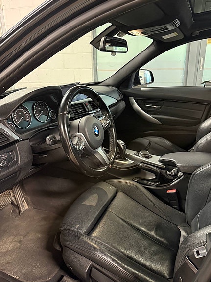 BMW 320i 10 of 30