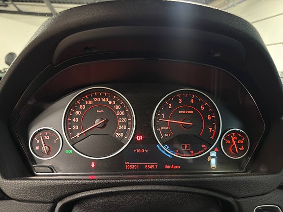 BMW 320i 21 of 30