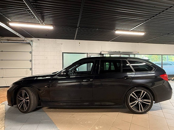 BMW 320i 3 of 30