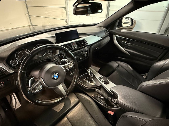 BMW 320i 6 of 30