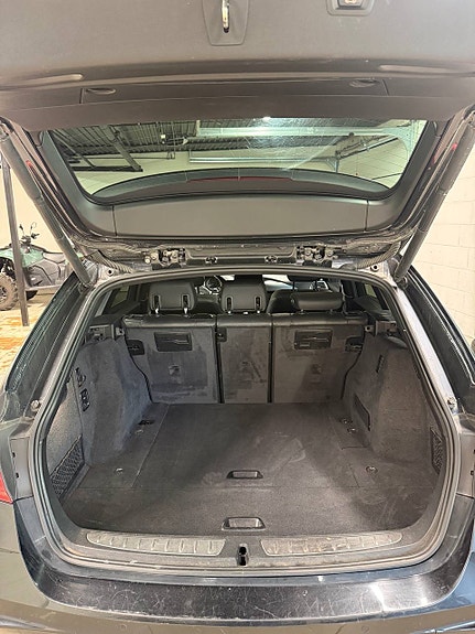 BMW 320i 17 of 30