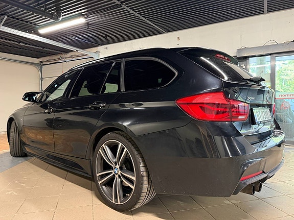 BMW 320i 4 of 30