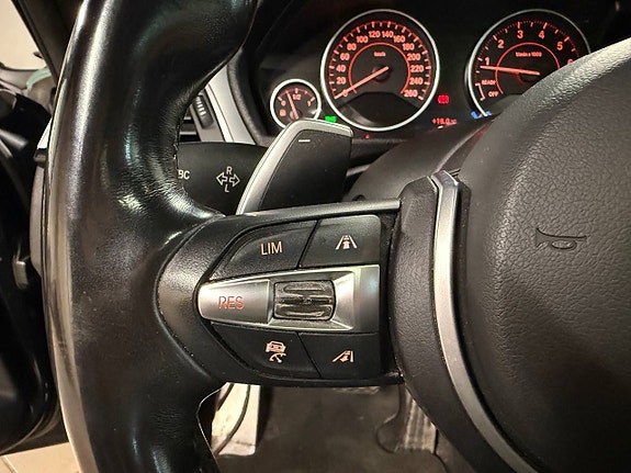 BMW 320i 20 of 30
