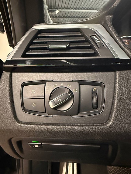 BMW 320i 22 of 30