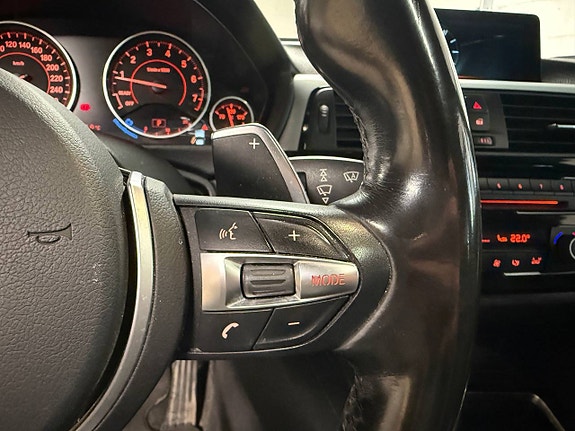 BMW 320i 19 of 30