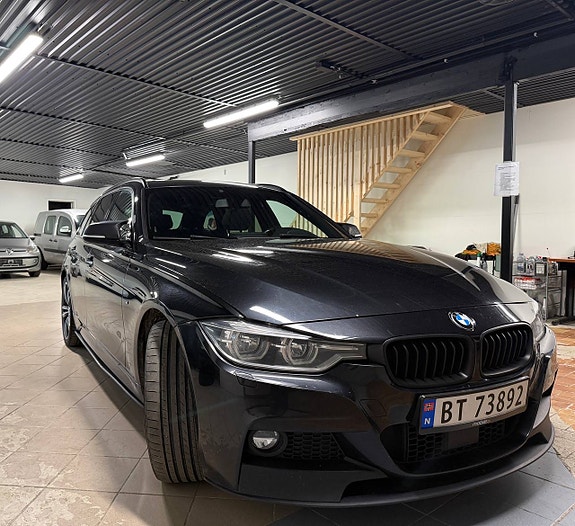BMW 320i 11 of 30