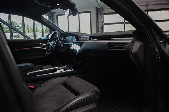 Audi e-tron Sportback 21 of 30