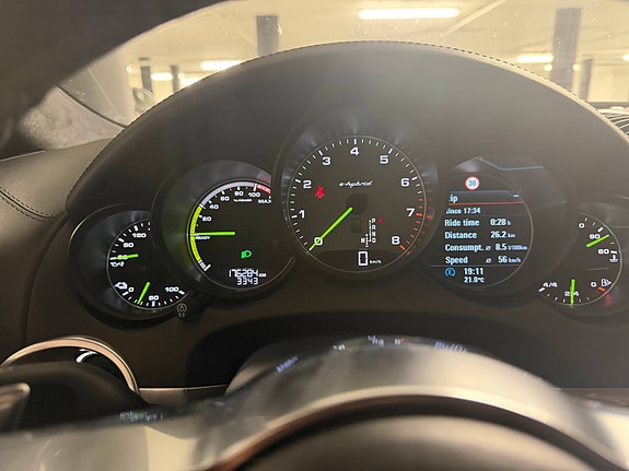 Porsche Cayenne 6 of 9
