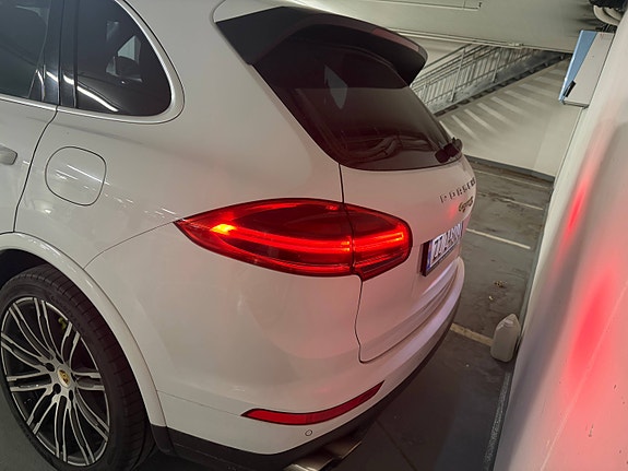 Porsche Cayenne 7 of 9