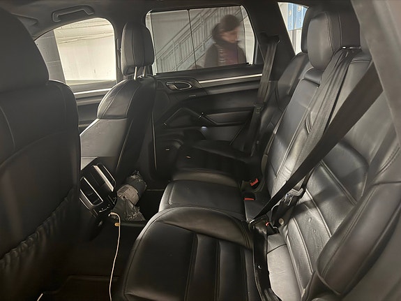 Porsche Cayenne 9 of 9