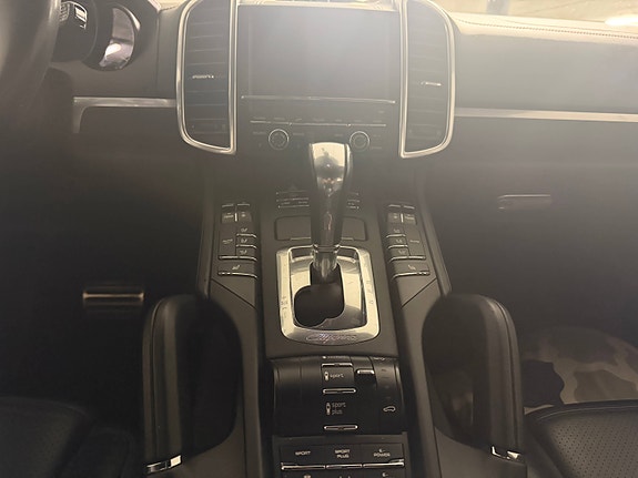 Porsche Cayenne 8 of 9