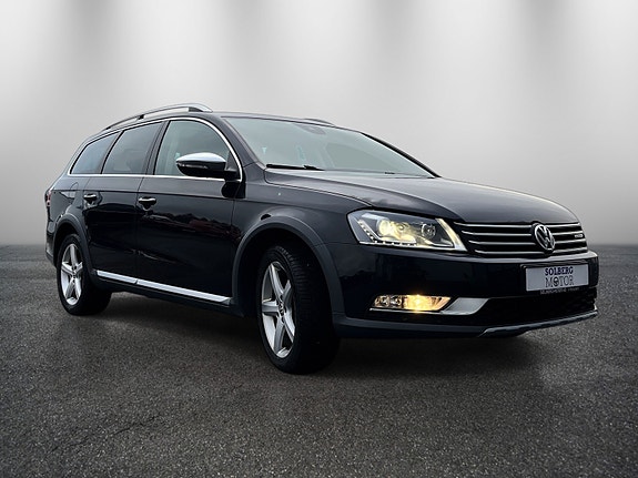 Volkswagen Passat Alltrack 2 of 27
