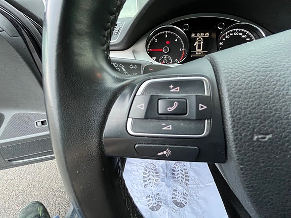 Volkswagen Passat Alltrack 12 of 27