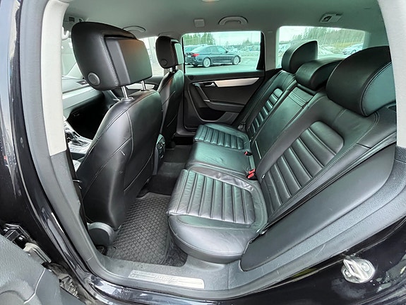 Volkswagen Passat Alltrack 22 of 27