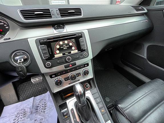 Volkswagen Passat Alltrack 23 of 27