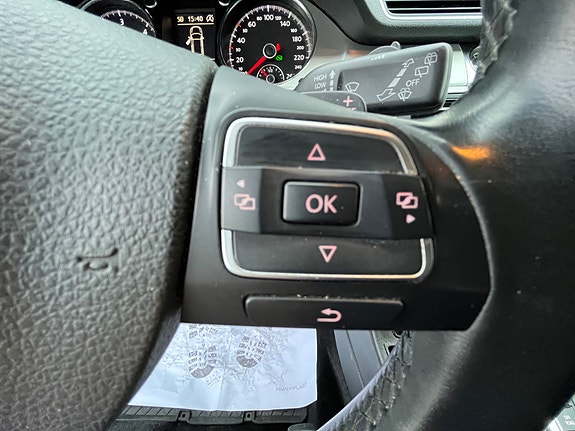 Volkswagen Passat Alltrack 17 of 27