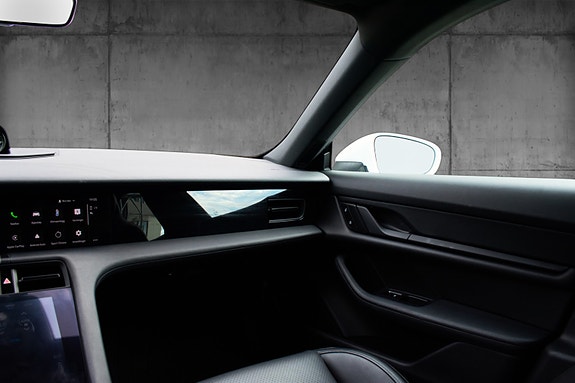Porsche Taycan 4 26 of 30