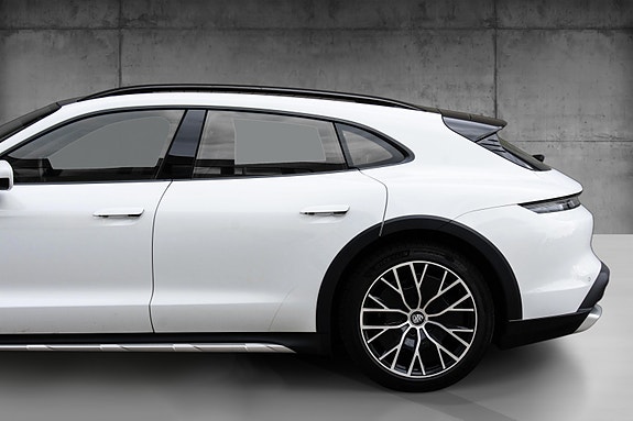 Porsche Taycan 4 8 of 30