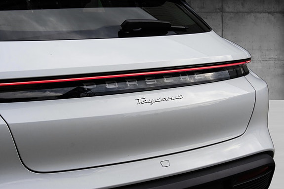 Porsche Taycan 4 15 of 30