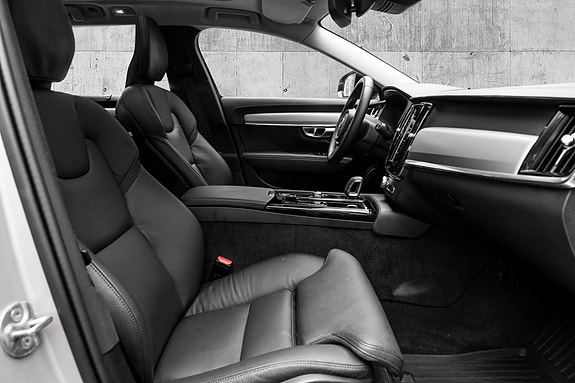 Volvo V90 16 of 30