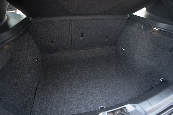 Volvo V40 30 of 30