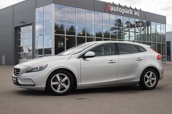 Volvo V40 3 of 30