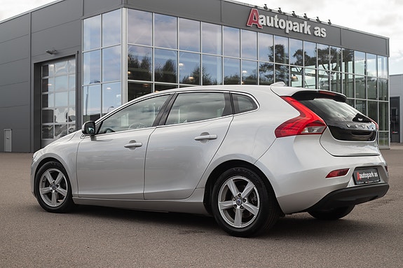 Volvo V40 4 of 30
