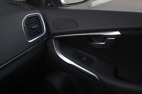 Volvo V40 22 of 30
